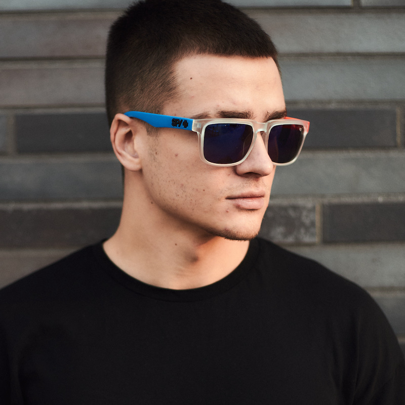 Брендовые солнцезащитные очки SP001