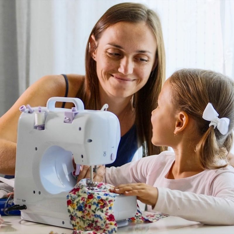 Швейная машинка SM-202A с ножным выключателем и 4 катушками