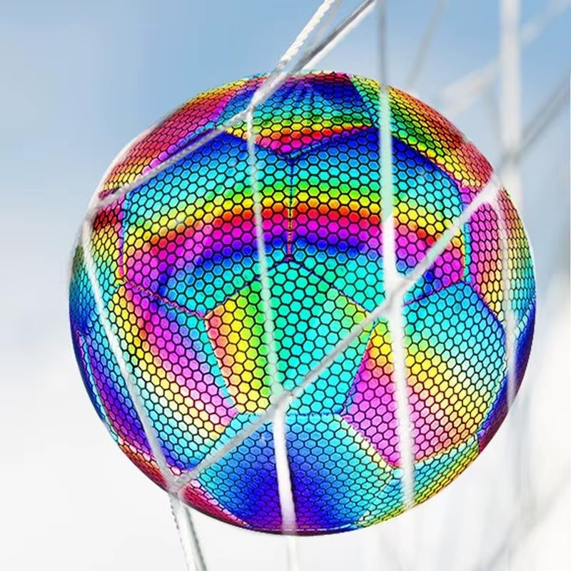 svitlovidbyvaiuchyi-futbolnyi-myach-bright-ball-z-holohrafichnym-efektom-01